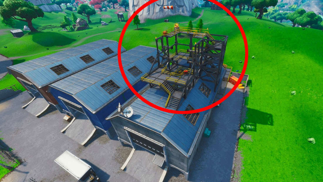 Das Gerüst auf dem Hangar von Dusty Depot