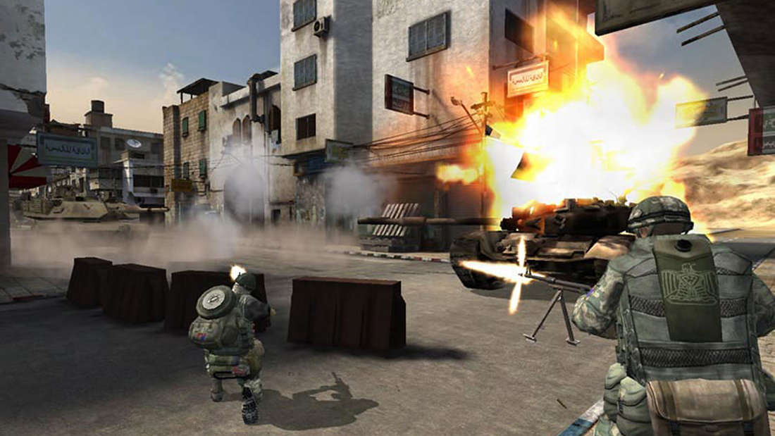 Battlefield 2 Soldaten und Panzer im Gefecht