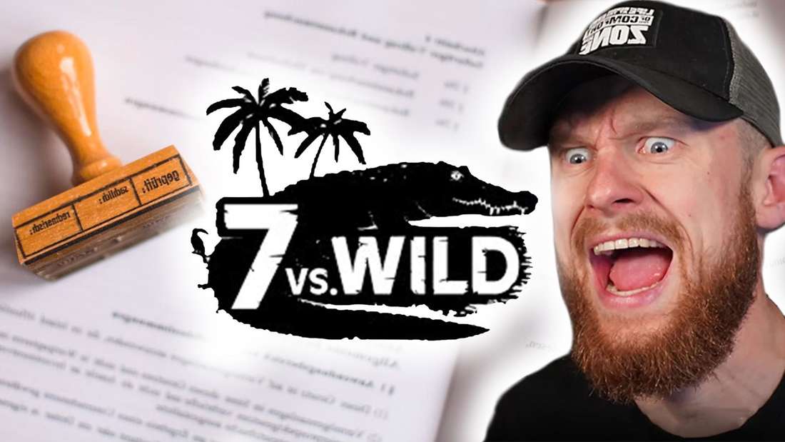 Webvideoproduzent Fritz Meinecke neben dem Logo der Survival-Show „7 vs. Wild“