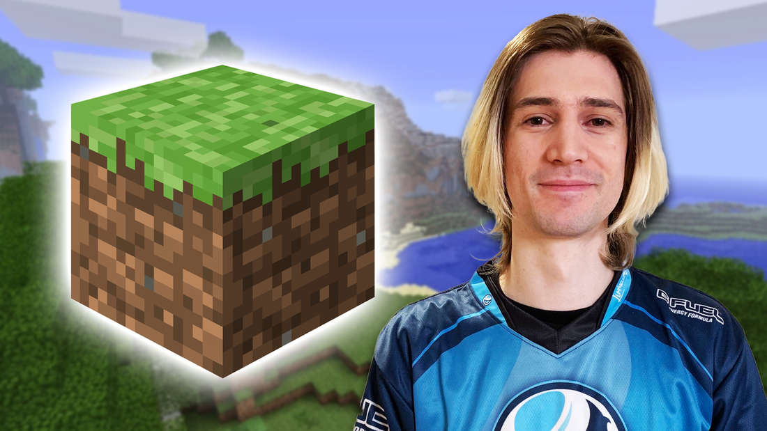 Twitch-Streamer xQc nebem einem Minecraft Erd-Block. Im Hintergrund eine Minecraft-Welt